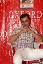 Mayank Anand at Mayank Anand_s book reading in Oxford, Churchgate, Mumbai on 29th May 2010 (7).JPG